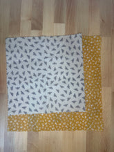 Load image into Gallery viewer, Honeybee Meadows Beeswax Wraps – Set of 2 (Small &amp; Medium)
